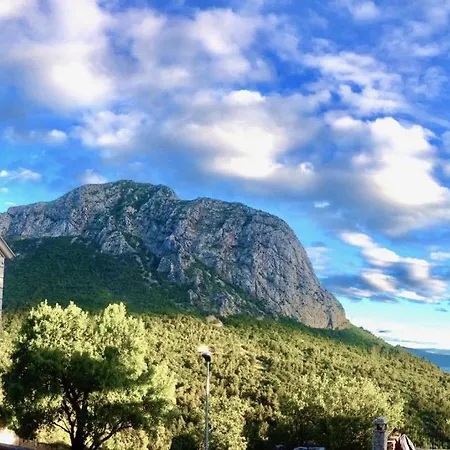 Kapetan In Srida Sela Mit Panoramablick Zaostrog